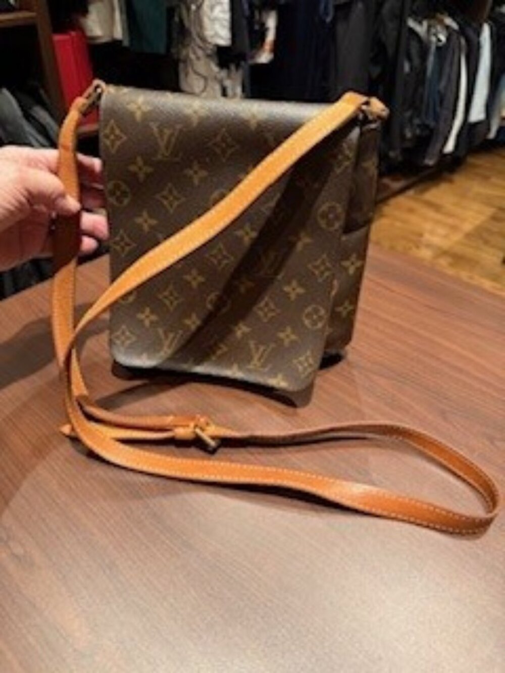 Authentic - Vintage - LOUIS VUITTON Musette Tango Monogram leather bag